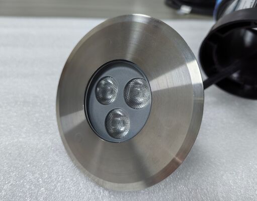 20°C에서 45°C의 온도 범위와 수영장 조명을 위해 설계된 100lmw의 빛 효율을 제공하는 LED 수영장 조명