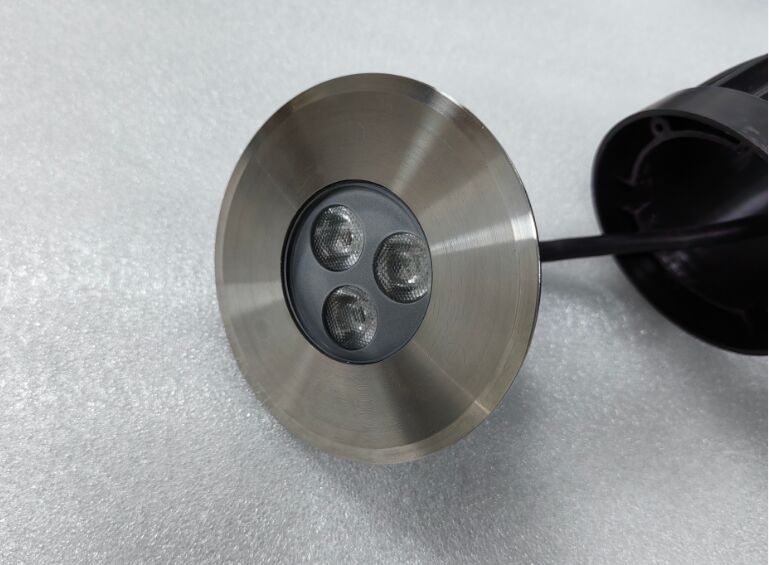 20°C ~ 45°C LED 수영장 조명 IK 격자 IK10 및 0.5KG 무게를 포함하여 수영장을위한 장기적인 조명 솔루션을 제공합니다