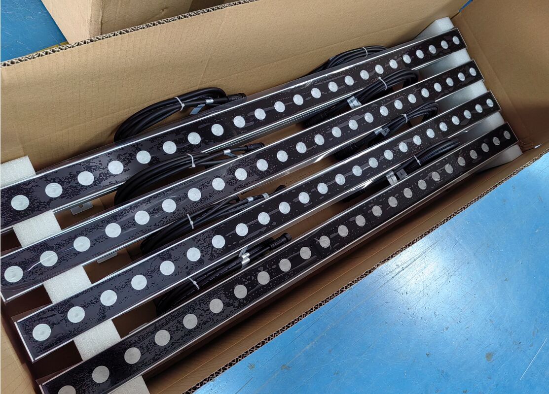 2700K-6500K 색온도 외부 벽면 조명은 다양한 기상 조건에서 일관된 연색성과 작동을 위해 설계되었습니다.